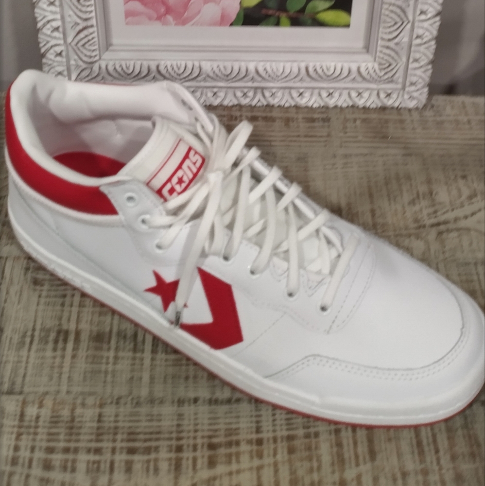 Converse Unisex Cons White and Red Star Sneakers - Picture 2 of 15